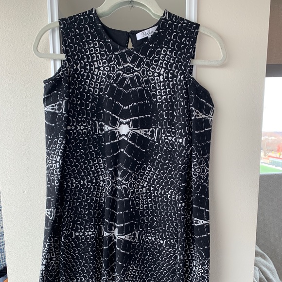 Black form fitting snakeskin Parker dress - Picture 2 of 5